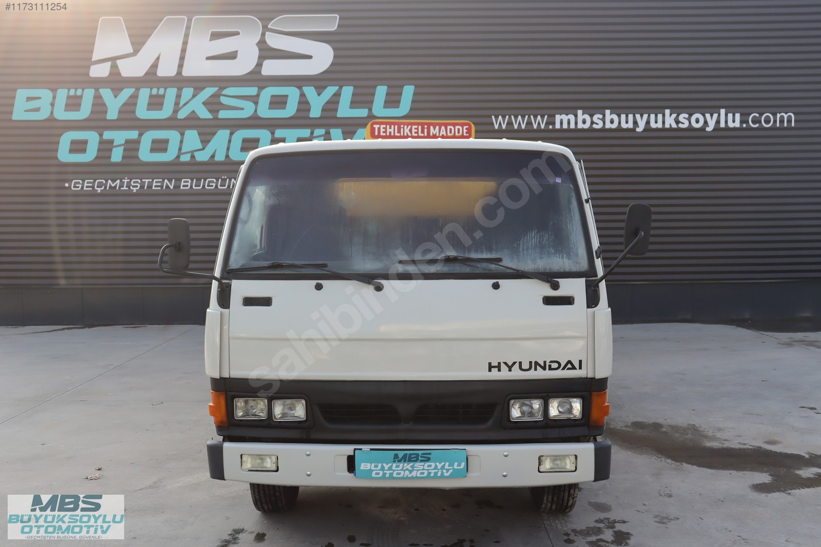 HYUNDAi H350 6 TEKER 3 GÖZLÜ 8.000 LT SAYAÇLI AKARYAKIT TANKERİ