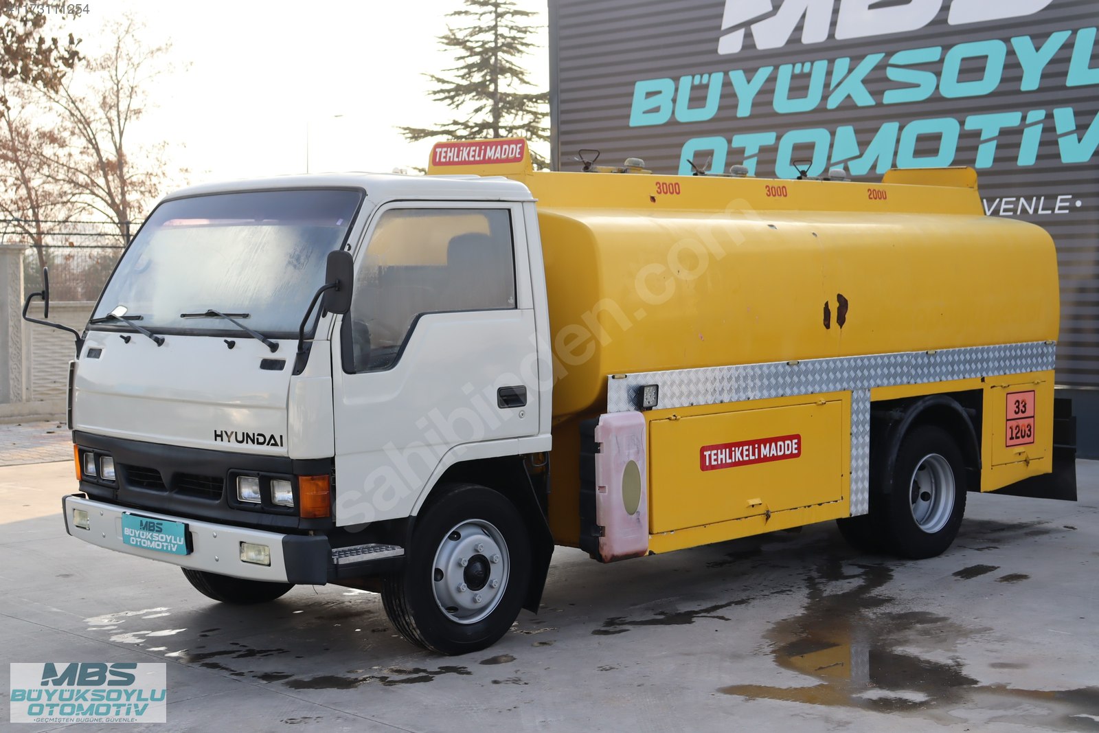 HYUNDAi H350 6 TEKER 3 GÖZLÜ 8.000 LT SAYAÇLI AKARYAKIT TANKERİ
