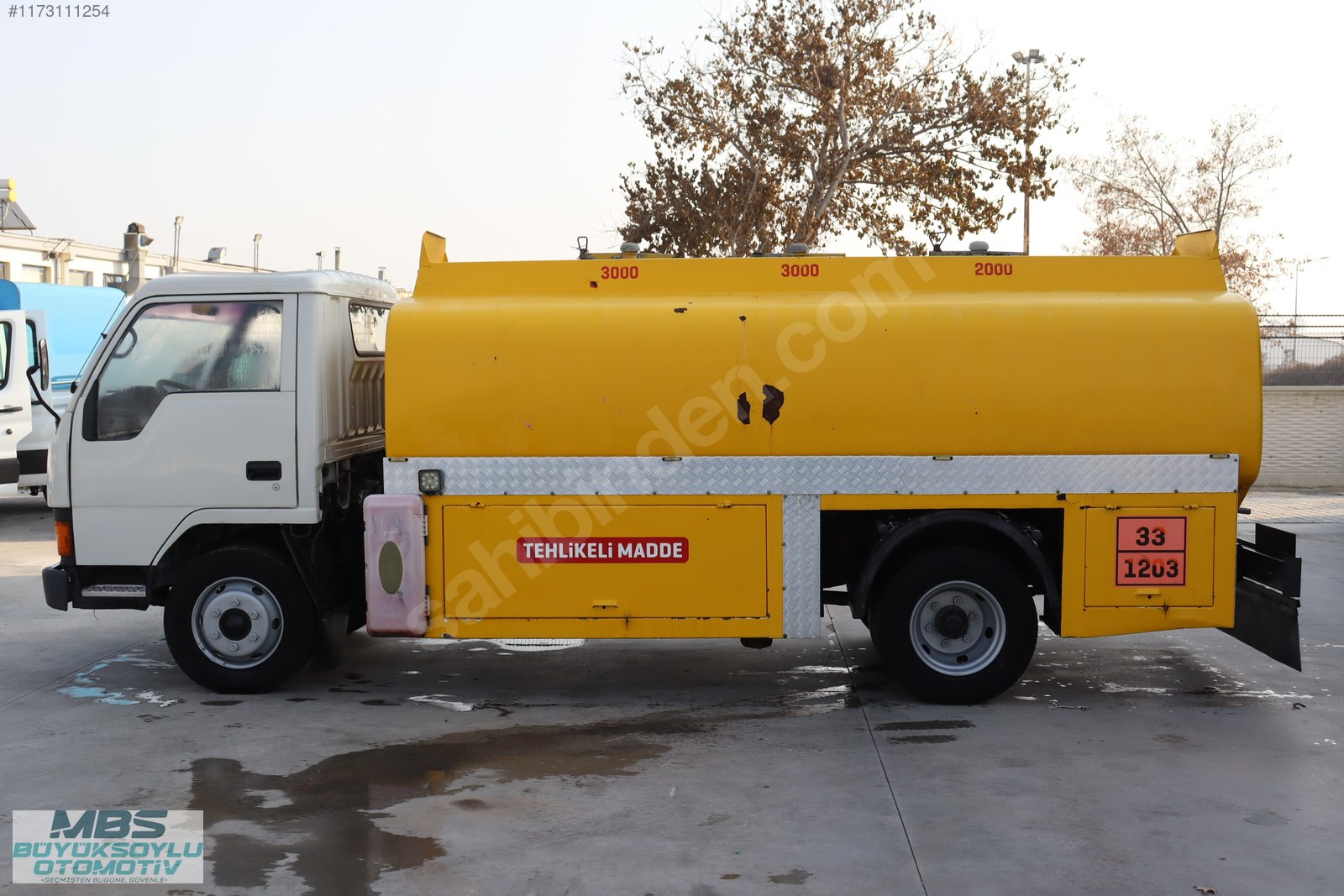 HYUNDAi H350 6 TEKER 3 GÖZLÜ 8.000 LT SAYAÇLI AKARYAKIT TANKERİ