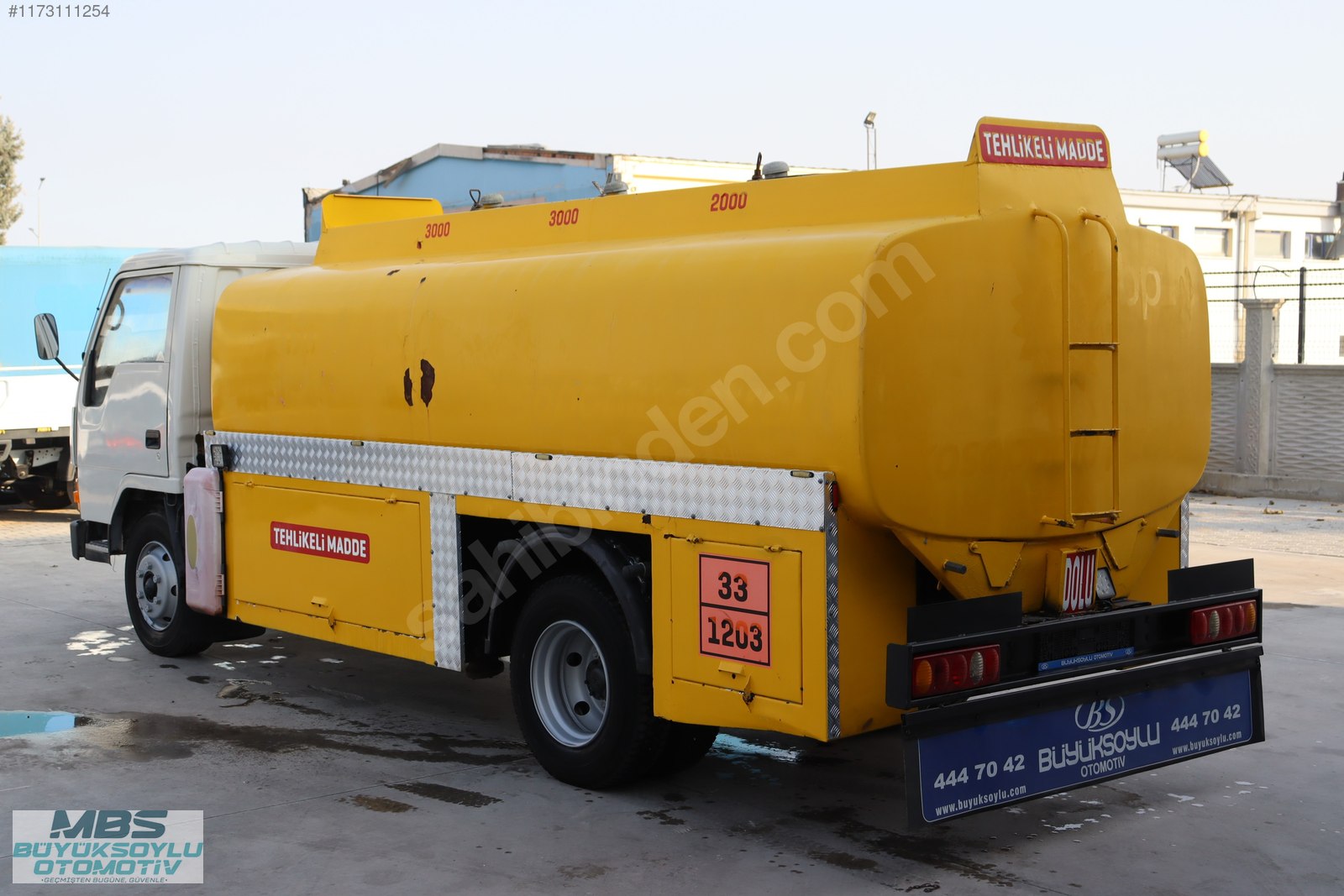 HYUNDAi H350 6 TEKER 3 GÖZLÜ 8.000 LT SAYAÇLI AKARYAKIT TANKERİ
