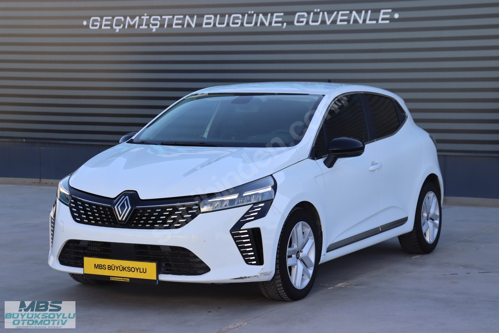 MBS BÜYÜKSOYLU'DAN 2024 MODEL CLIO 1.0 TCE EVOLUTiON X-TRONiC
