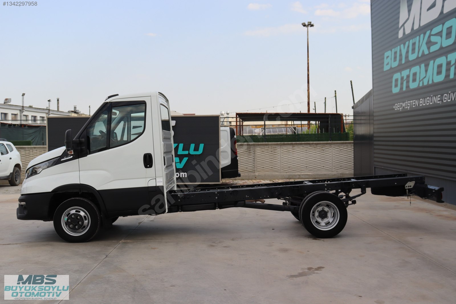 MBS BÜYÜKSOYLUDAN 2024 MODEL 35 C 16 3750 ŞASE HI-MATIC KAMYONET