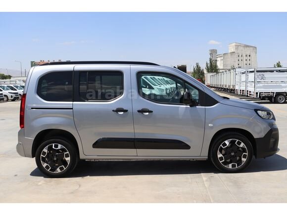 Galeriden Fiat Doblo Combi 1.5 BlueHDi Premio Plus 2025 Model Konya 20.994 KM Gri
