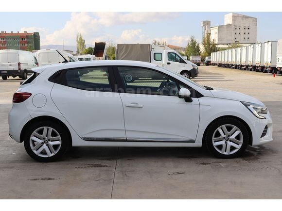 Galeriden Renault Clio 1.0 TCe Touch 2022 Model Konya 116.747 KM Beyaz