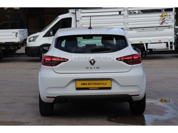 Galeriden Renault Clio 1.0 TCe Touch 2022 Model Konya 178.083 KM Beyaz